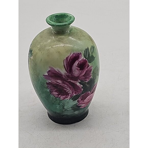 Antique FOSTORIA/WESTMORELAND Milk Glass Hand Painted RED ROSE Bulbous Vase - Picture 4 of 7